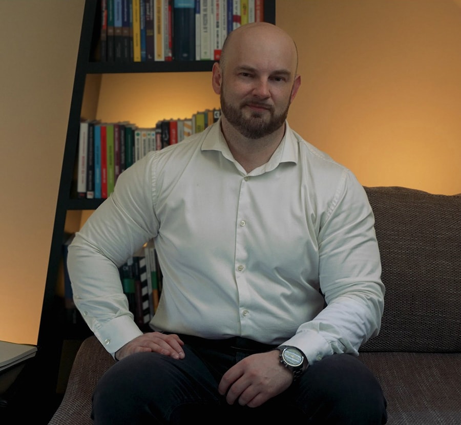 Őszinte Percek promóciós bemutatkozó videó, amelyben Német János life coach, életvezetési tanácsadó és párkapcsolati tanácsadó bemutatja a támogató beszélgetőtárs szolgáltatást